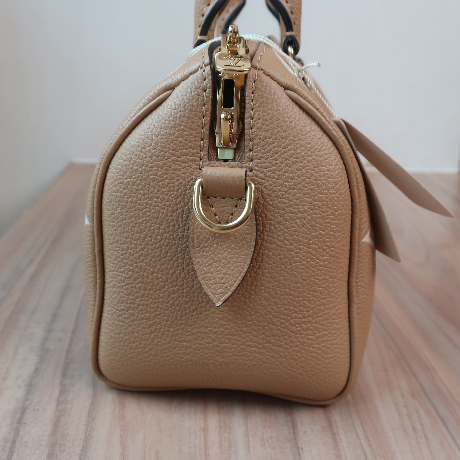 Louis Vuitton Arizona/Creme Monogram Empreinte Speedy Bandouliere 20(ใบParagon 7วัน)