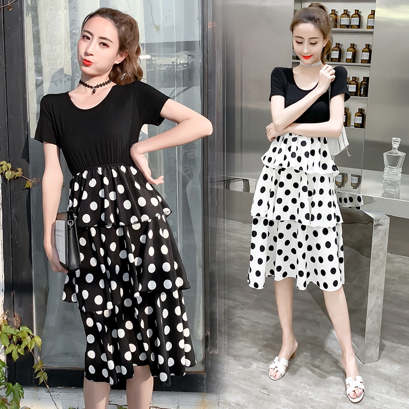 Dress4693 เดรสยาวทรงขนมชั้นไซส์ใหญ่ ด้านบนเป็นผ้าคอตตอนยืดหยุ่นสีพื้นดำตัดต่อกระโปรงเอวยางยืดต่อระบายเป็นชั้นๆ ผ้าไมโครเนื้อดี งานน่ารักใส่เที่ยวชิลด์ๆ หรือวันสบายๆ ก็น่ารักดูดี มีติดตู้ไว้ใส่ได้เรื่อยๆ มี 2 สี ดำ, ขาว