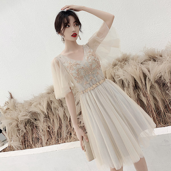 ชุดราตรี ชุดราตรีสวยหรู แบบ ทันสมัย Evening dress