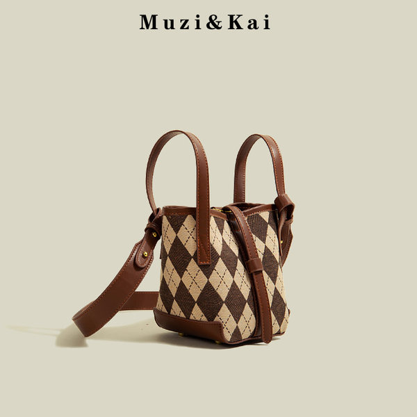 กระเป๋าสะพายข้างผู้หญิง กระเป๋าสะพายสไตล์เกาหลี By Muzi&Kai
