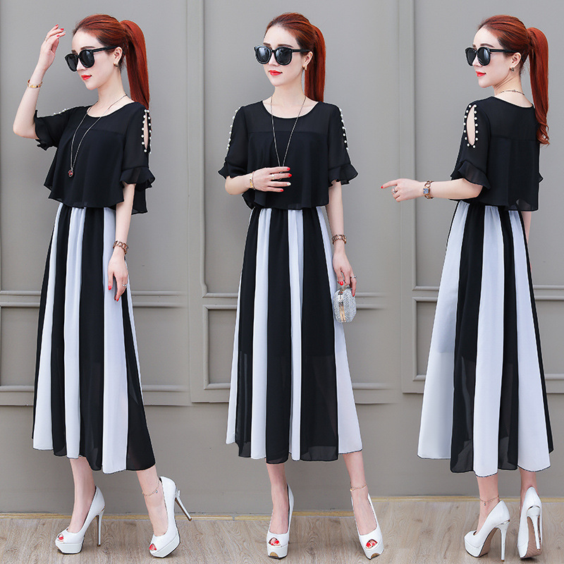 Dress4517 เดรสยาวเว้าไหล่ประดับมุกช่วงบนสีพื้นดำตัดต่อกระโปรงยาวสลับสีขาวดำ เอวสม็อคยางยืด มีซับในอย่างดีทั้งชุด ผ้าชีฟองเกรดพรีเมียมเนื้อดีหนาสวยมีน้ำหนักทิ้งตัว งานดีทรงดีใส่สวยดูไฮ ใส่ทำงาน/ใส่ออกงานได้