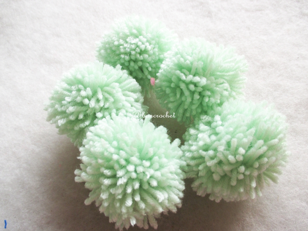 ปอมปอมไหมพรมสีเขียวอ่อน ขนาด 2 นิ้ว pompoms crochet