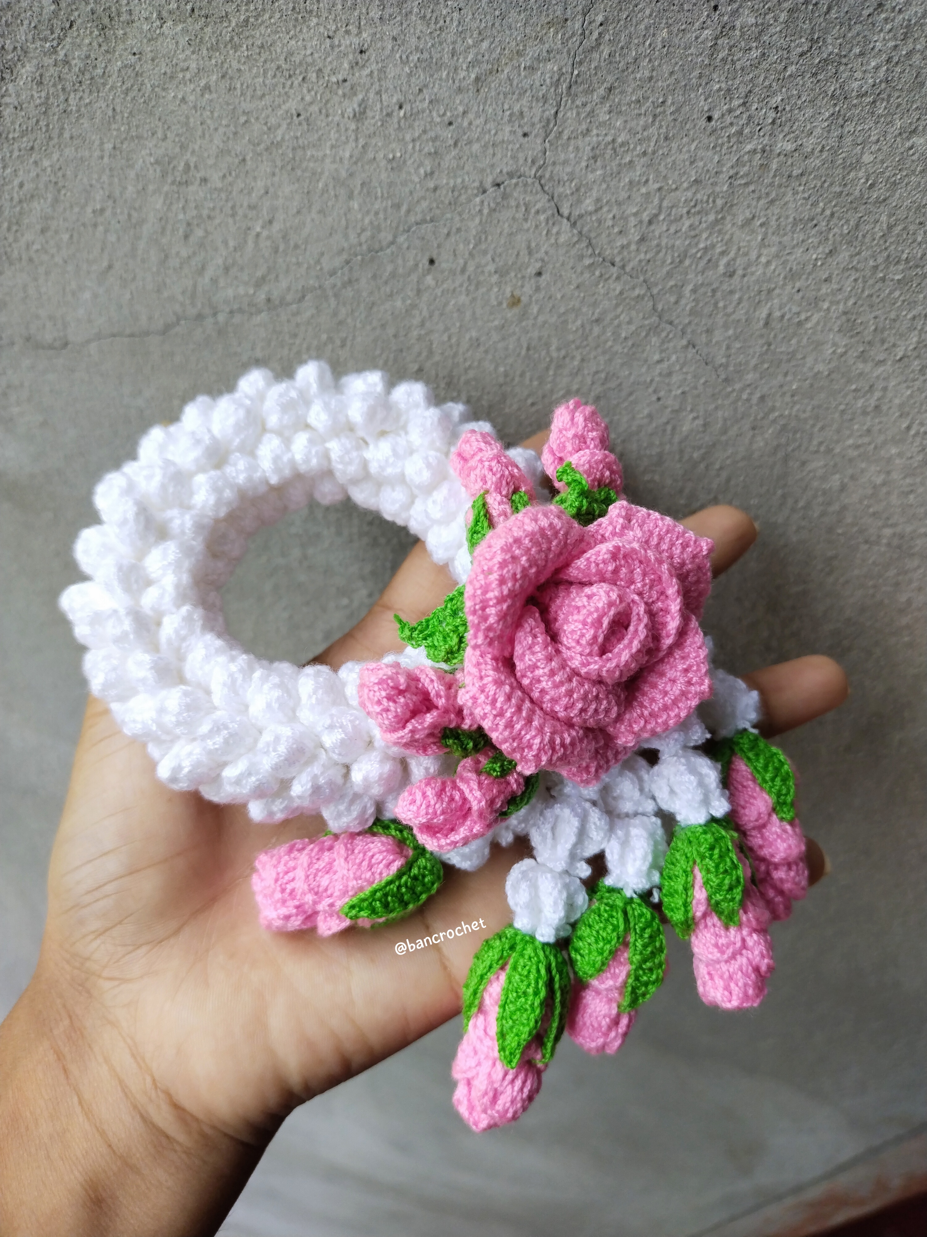 Bancrochet พวงมาลัยถักโครเชต์ พวงมาลัยมะลิถัก crochet jasmine garland หลากสี 7*14 cm