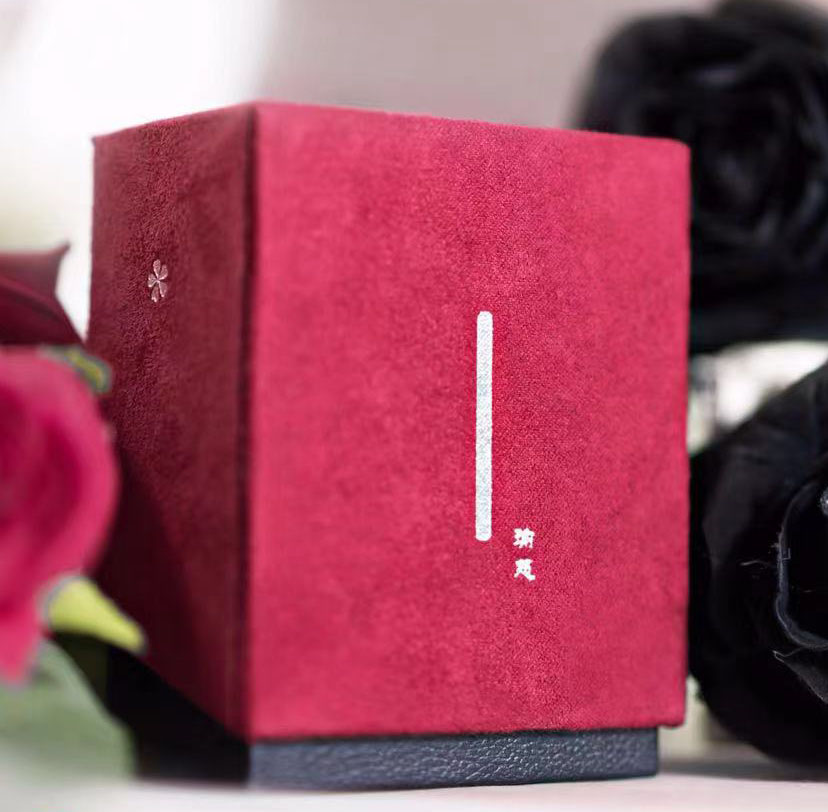 อุปกรณ์เสริมมายากล กล่องเก็บไพ่สะสม yuci (Card Case)