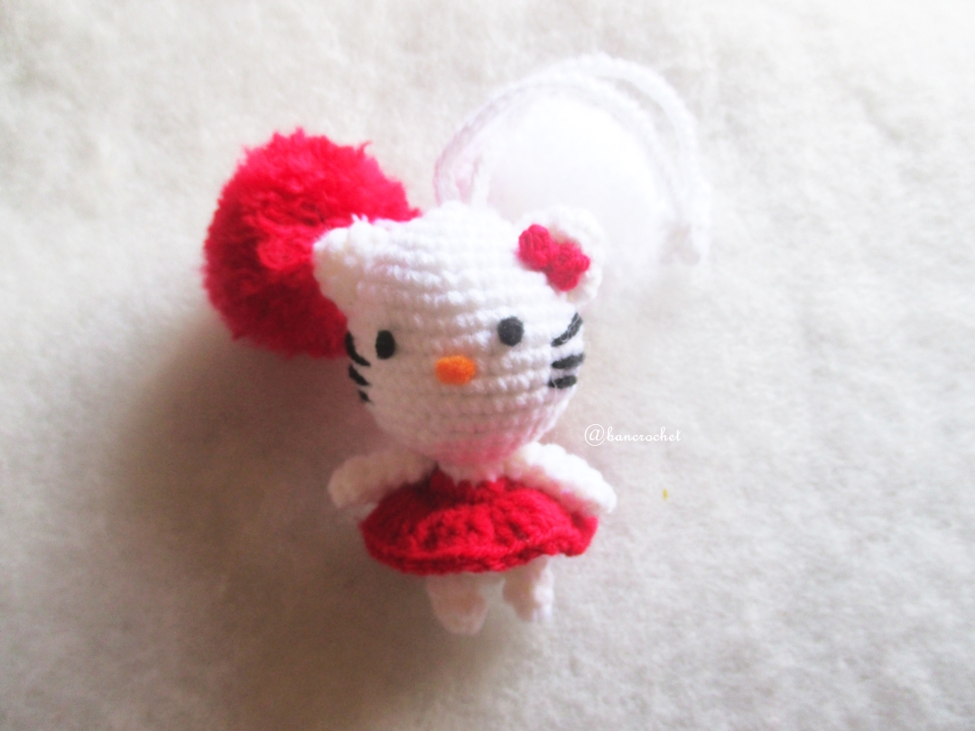 ที่ห้อยกระเป๋า พวงกุญแจตุ๊กตาคิตตี้ ปอมปอม dolls pom pom amigurumi crochet keychain