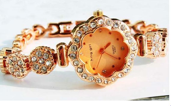 นาฬิกาข้อมือ ผู้หญิง สี Rose Gold ตัวหน้าปัดรูปดอกไม้ ประดับเพชร swiss รอบเส้น สวยหรู ราคาถูก 9476145