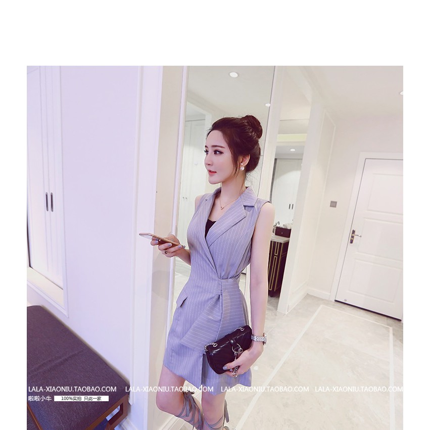 เสื้อคลุมทรงเดรส ใส่คลุมทำงานดูดีมากค่ะ ผูกเอวเรียบร้อย ผ้าใยสังเคราะห์เนื้อดี เทา