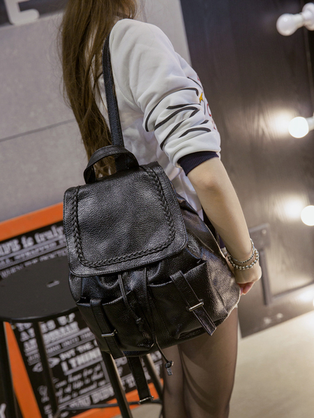 กระเป๋าเป้ หนังสีดำ ด้านในเป็นหูรูด หยิบของง่าย ใส่ของได้เยอะ black