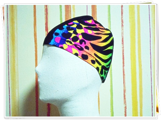 หมวกว่ายน้ำ แฟชั่น ลายกราฟฟิค สะท้อนแสง สีพื้นสีดำ แต่งลาย สวยสุด ๆ no sc012