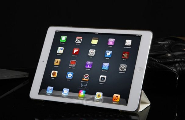 เคส Ipad mini แบบ Smart case สุดหรู 2 ชิ้น เคสแม่เหล็ก เปิดปิด อัตโนมัติ Auto Wake Up Sleep สีทอง บลัชออน ด้านหลังเป็น เคสใส โชว์เครื่อง 77054