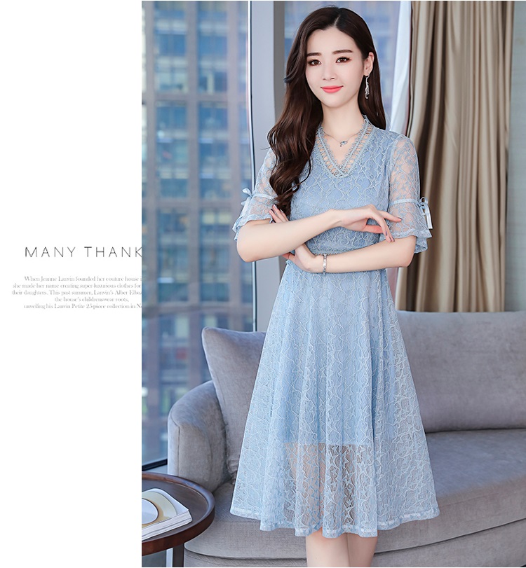 Dress4569 เดรสยาวลูกไม้แขนสามส่วนระบายผูกโบว์ คอและช่วงเอวแต่งลูกไม้ฉลุ ซิปหลัง มีซับในอย่างดี ทรงคอวีใส่แล้วดูผอมเพรียว งานดีทรงดีสวยหวานละมุน ใส่ทำงาน/ใส่ออกงานได้ มี 2 สี ฟ้า, ชมพู