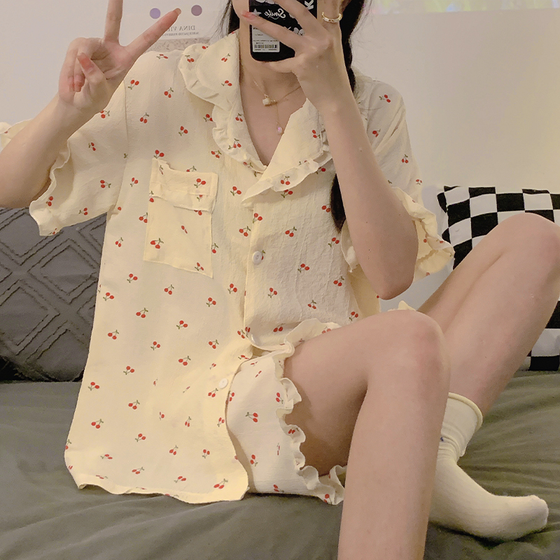 ชุดนอนผู้หญิง