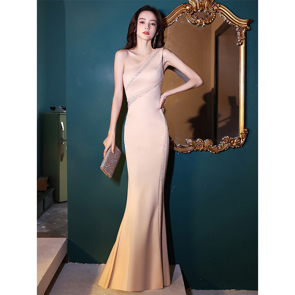 ชุดราตรี ชุดราตรีสวยหรู แบบ ทันสมัย Evening dress