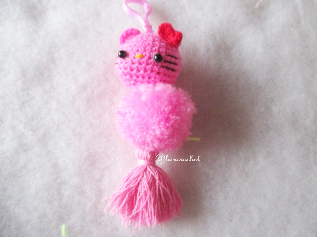 พวงกุญแจปอมปอมคิตตี้ pompoms kitty crochet keychain