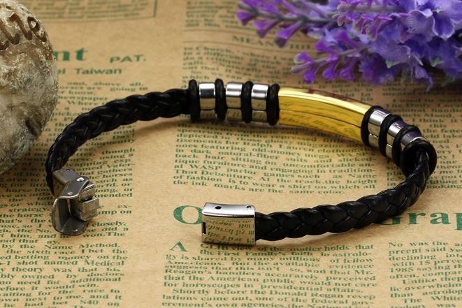 สร้อยข้อมือผู้ชาย กำไลข้อมือชาย สายหนังถัก สีดำ ตกแต่งด้วย 316L Stainless Steel ไม่ลอกไม่ดำ ร้อยห่วง ข้างละ 3 ห่วง ตรงกลางสีทอง สีเงิน no 205758