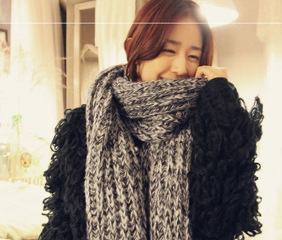 ผ้าพันคอกันหนาว ไหมพรม เกาหลี สีเทาลาย ดูดีไฮโซ พร้อมส่ง same pic