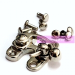 ขอปิดปากกระเป๋า แบบไกปืน สีเงิน ขนาด 2.8 x 3.5 ซ.ม.