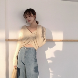 เสื้อแฟชั่นไหมพรม แขนยาว ดีไซน์เก๋ ตัวสั้น แต่งไขว้ ใส่ได้ทั้ง 2 ด้าน แอบเซ็กซี่เล็กๆ มีหลายสีจ้า