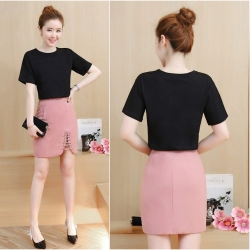 Set_bs1709 ชุด 2 ชิ้น(เสื้อ+กระโปรง) เสื้อยืดแขนสั้นสีดำ+กระโปรงสีพื้นชมพูอิฐซิปข้างมีซับในอย่างดี ผ่าชายกระโปรงผูกเชือกไขว้ ทรงเข้ารูปสวย งานเซ็ทสองชิ้นสวยคุ้ม แมทช์กันได้อย่างลงตัว แยกใส่กับตัวอื่นก็สวยจ้า