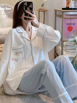 ชุดนอนผู้หญิง