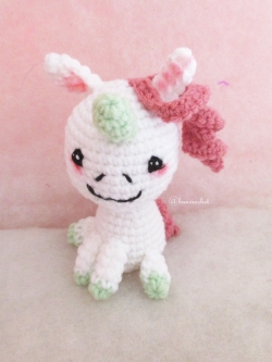 พวงกุญแจยูนิคอร์นถักไหมพรม สีชมพู ขนาด 4 นิ้ว unicorn crochet keychain 4 inch