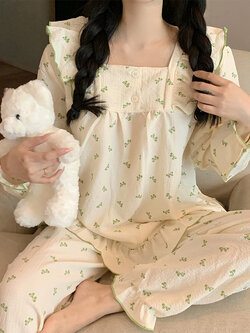 ชุดนอนผู้หญิง