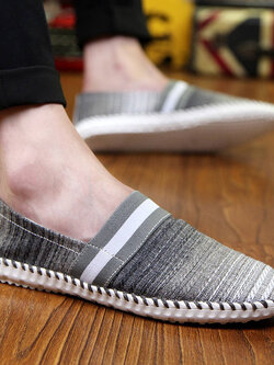 รองเท้าผ้าใบผู้ชาย