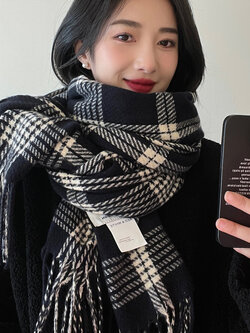 ผ้าพันคอ ผ้าคลุมไหล่ ไอเทมคู่ใจ ใส่ได้ทุกซีซั่น!