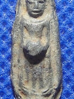 พระร่วงยืนอุ้มบาตร กรุเขาพนมเพลิง สุโขทัย