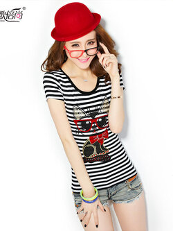 เสื้อยืดวัยรุ่น