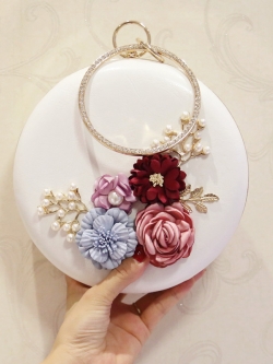 กระเป๋าคลัช กระเป๋าออกงาน เก๋ไก๋ หลายสไตล์