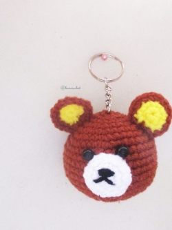พวงกุญแจหัวตุ๊กตาคุมะถัก สูง 2 นิ้ว rilukkuma bear amigurumi crochet keychain