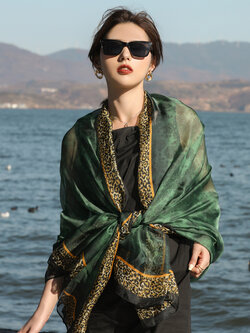 ผ้าพันคอ ผ้าคลุมไหล่ ไอเทมคู่ใจ ใส่ได้ทุกซีซั่น!