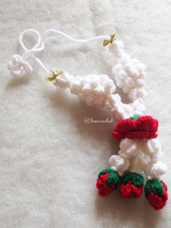 พวงมาลัยดอกกุหลาบถักแขวนหน้ารถ / แขวนกระจกรถ ถักโครเชต์ thai garland crochet hanging