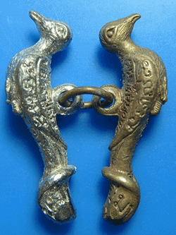 นกสาริกาคู่ หลวงพ่อจ้อย วัดศรีอุทุมพร