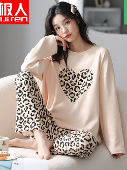 ชุดนอนผู้หญิง