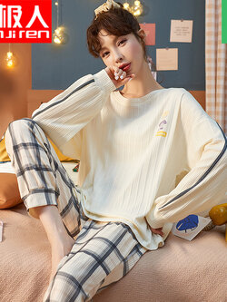 ชุดนอนผู้หญิง