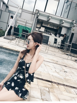 ชุดว่ายน้ำผู้หญิง ชุดว่ายน้ำแฟชั่น ชุดว่ายน้ำบิกินี่ ชุดว่ายน้ำเต็มตัว คอลเลคชั่นใหม่