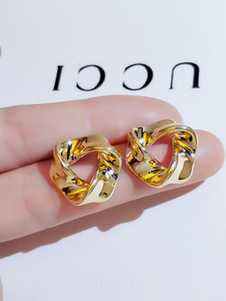 ต่างหู ตุ้มหูแฟชั่น