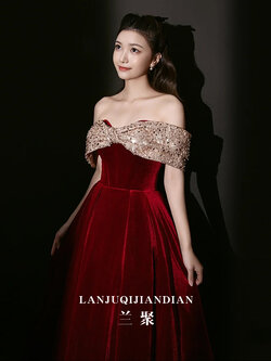 ชุดราตรี ชุดราตรีสวยหรู แบบ ทันสมัย Evening dress