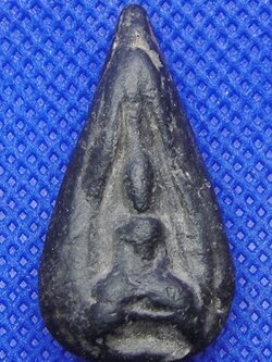 พระนางกำแพงเม็ดมะเคล็ด