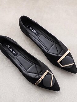 รองเท้าแฟชั่นผู้หญิงส้นเตี้ย ใส่สบาย มีขนาดให้สั่งซื้อ 35 36 37 38 39 40 สนใจทักแชท ฟรีค่าส่ง!