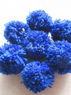 ปอมปอมไหมพรมสีน้ำเงิน ขนาด 2 นิ้ว pompoms crochet