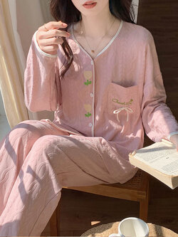 ชุดนอนผู้หญิง