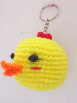 พวงกุญแจหัวตุ๊กตาเป็ดเหลือง สูง 2 นิ้ว duck amigurumi crochet keychain