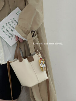 กระเป๋าสะพายข้างผู้หญิง กระเป๋าสะพายสไตล์เกาหลี By KAKA original