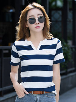 เสื้อยืดวัยรุ่น