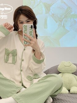 ชุดนอนผู้หญิง