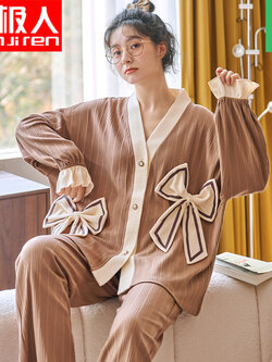 ชุดนอนผู้หญิง