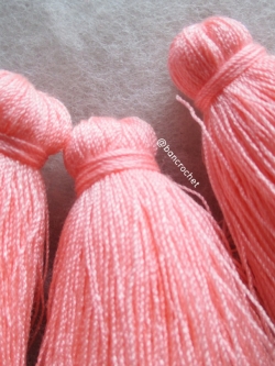 พู่แบบหนาฟู ขนาด 2 นิ้ว 4 ply tassel crochet acrylic yarn 4 ply โอรสอ่อน 2 นิ้ว